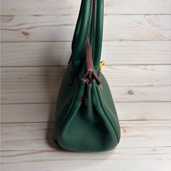 Luxurious Forest Green Satchel with Gold Hardware - Picture 3 of 6